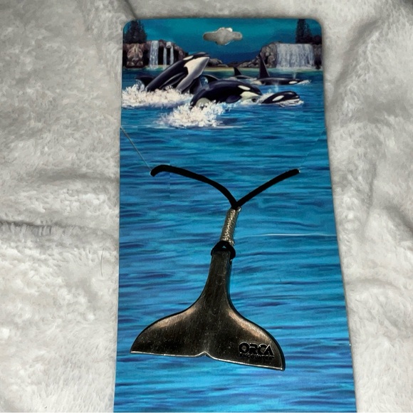 COPY - SEAWORLD WHALE TAIL NECKLACE WITH CORD BRAND NEW - Picture 10 of 15